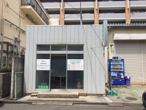 株式会社宇野葬儀様　袖看板と窓マーキングサインを施工しました。